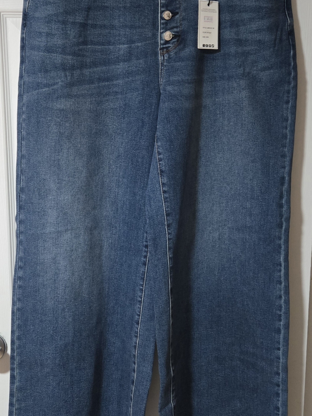 Judy Blue High-Rise Wide Leg Jeans in Medium Blue Wash